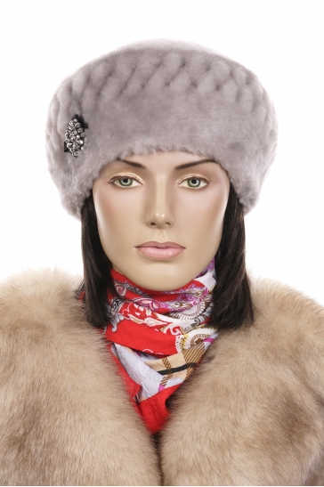 Меховая шапка женская из овчины